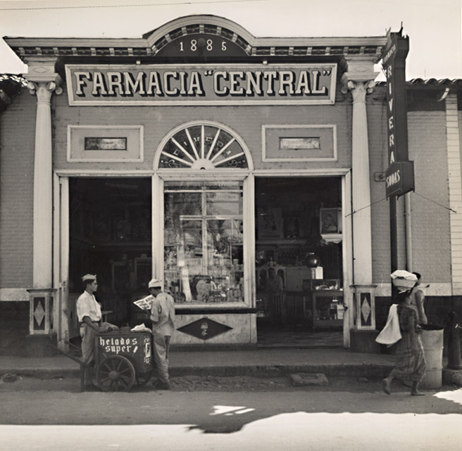 Thomas Hollyman - Farmacia Central, El Salvador