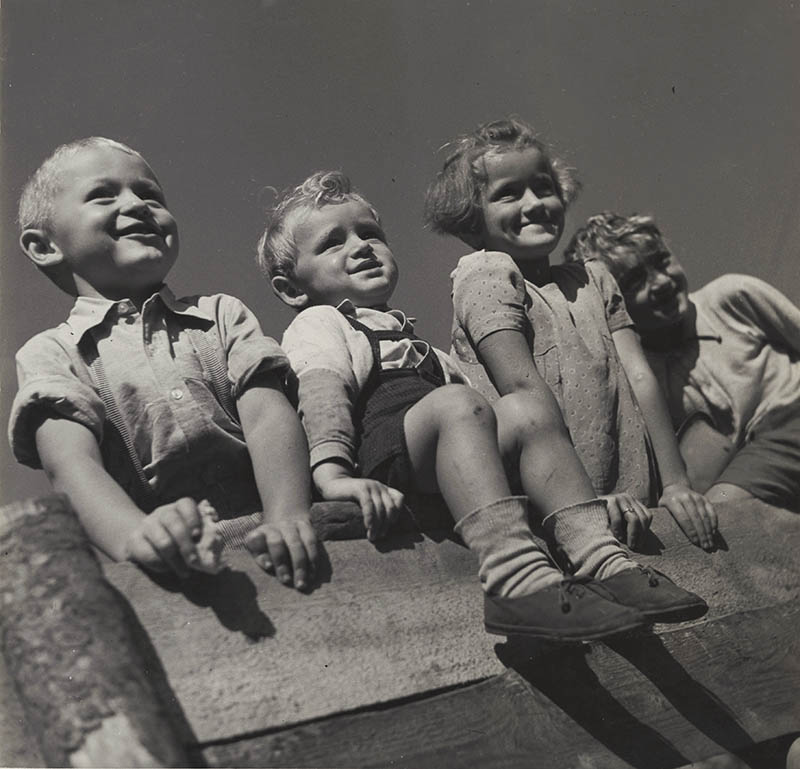Josef Vorisek - Children on Fence