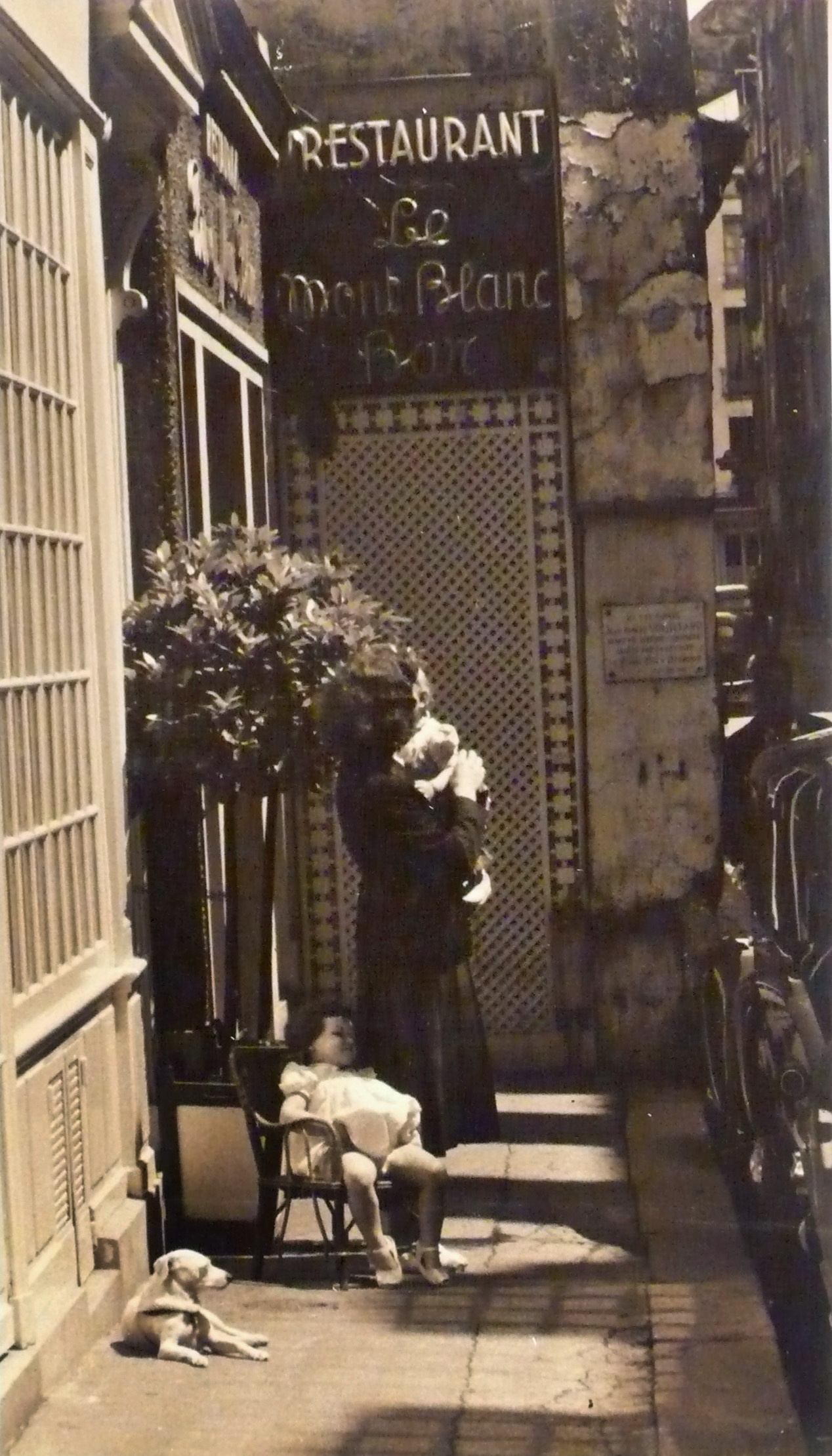 Kenneth Heilbron - Mother, Children and Dog outside Le Mont Blanc Bar