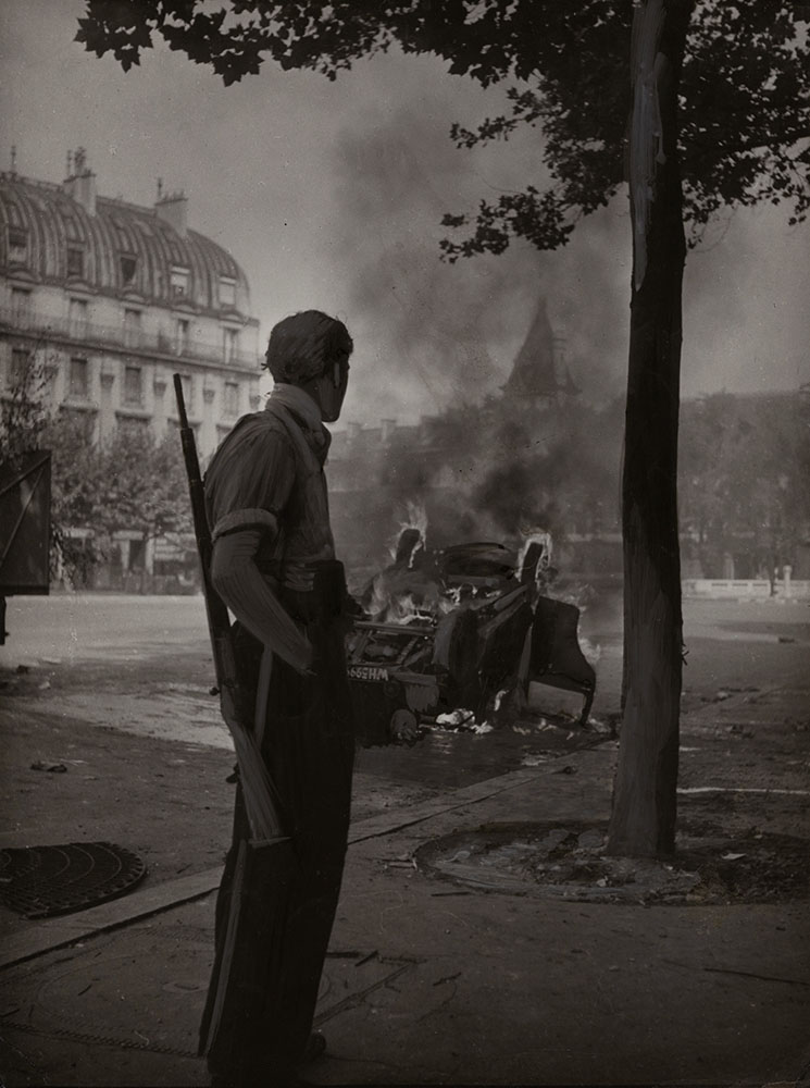 Robert Doisneau - Place Saint-Michel, Paris, August 1944 (WWII)