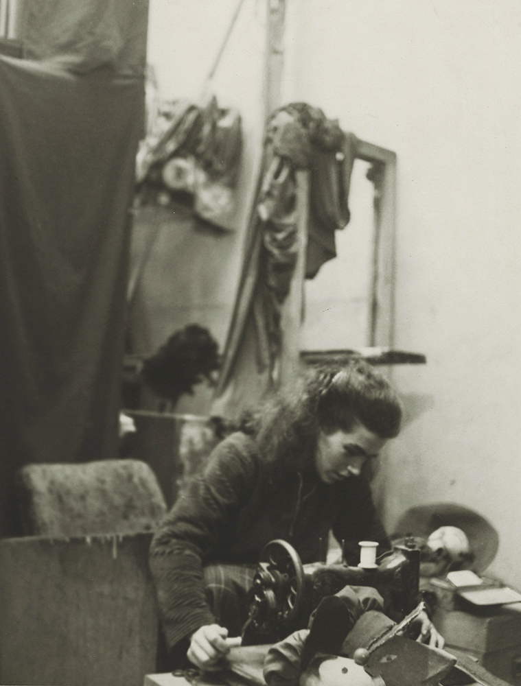 Henriette Moulier - Working on the Marionettes of Yves Jolly, Paris