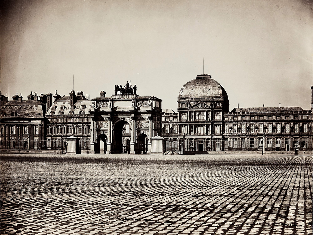 Gustave Le Gray - Palais des Tuileries, Place du Carrousel, Arc de Triomphe et Façade Est, Paris