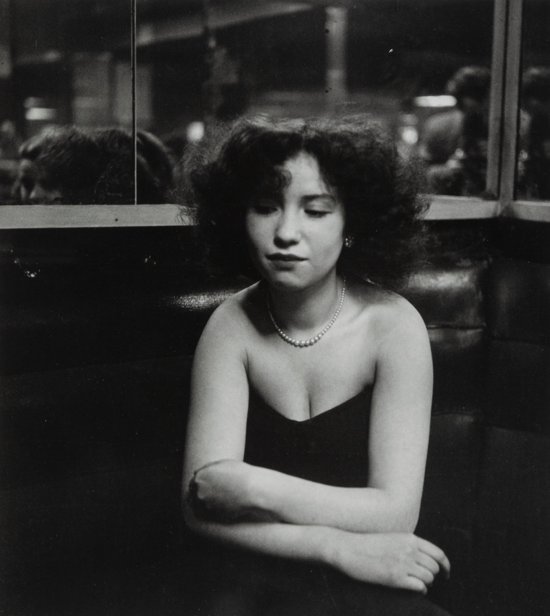 Robert Doisneau - Mademoiselle Anita a la Boule Rouge, Paris