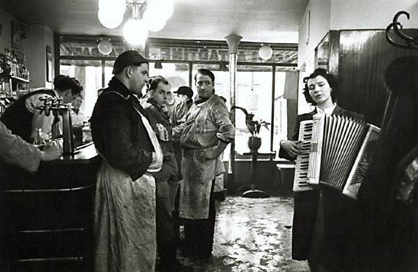 Les Bouchers mélomanes à la Tartine, porte de la villette, Paris, 1953 Les Bouchers mélomanes à la Tartine, porte de la villette, Paris, 1953