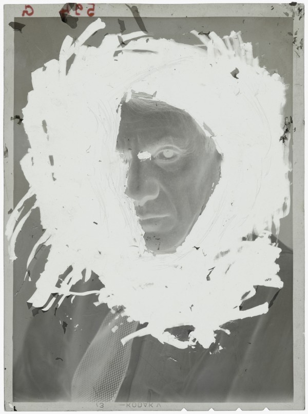 Dora Maar, Portrait de Picasso, Paris, studio du 29, rue d’Astorg, hiver 1935-1936. Collection Centre Pompidou, Paris, Musée national d’art moderne. Copyright de l’œuvre © Adagp, Paris. Photo credit ©Centre Pompidou, MNAM-CCI/Dist. RMN-GP.